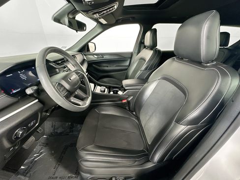 Used 2023 Jeep Grand Cherokee L Laredo RWD image 20
