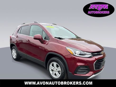 Used 2017 Chevrolet Trax LT AWD/4WD image 1