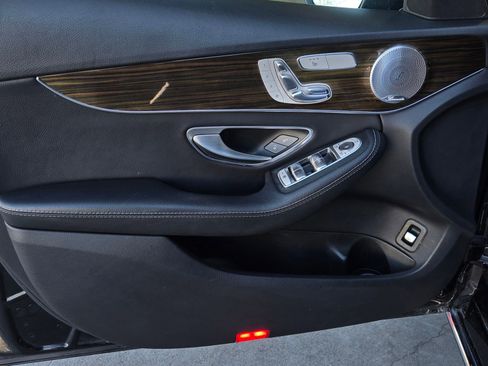 Used 2018 Mercedes-Benz C 300 4MATIC Sedan image 9