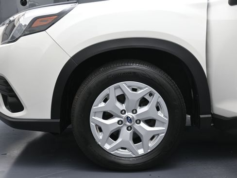 Used 2022 Subaru Forester Base image 16
