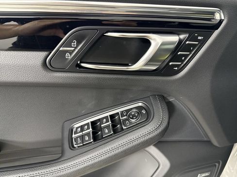 Certified 2025 Porsche Macan S AWD/4WD image 33