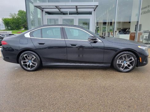 Used 2025 BMW i5 xDrive40 w/ Premium Package image 2