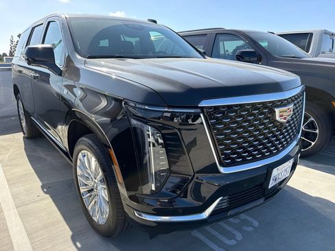 Certified 2026 Cadillac Escalade Luxury RWD image 3