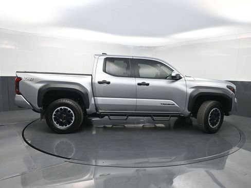 Used 2024 Toyota Tacoma TRD Off-Road AWD/4WD image 40