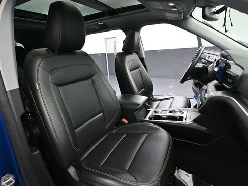 Used 2022 Ford Explorer XLT w/ Equipment Group 202A image 57