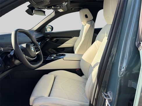 Certified 2025 BMW 530i xDrive w/ Premium Package image 13