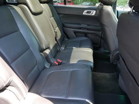 Used 2014 Ford Explorer XLT w/ Equipment Group 202A AWD/4WD image 9