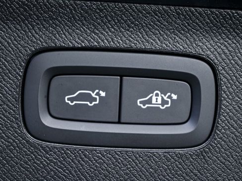 Used 2026 Volvo XC90 B6 Plus w/ Protection Package Premier image 34