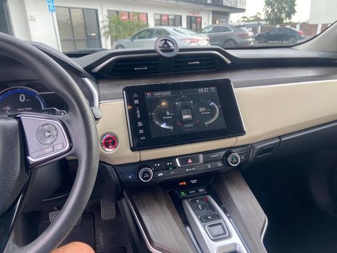 Used 2018 Honda Clarity Plug-In Hybrid image 18