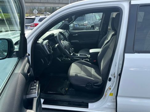 Used 2019 Toyota Tacoma TRD Sport image 13