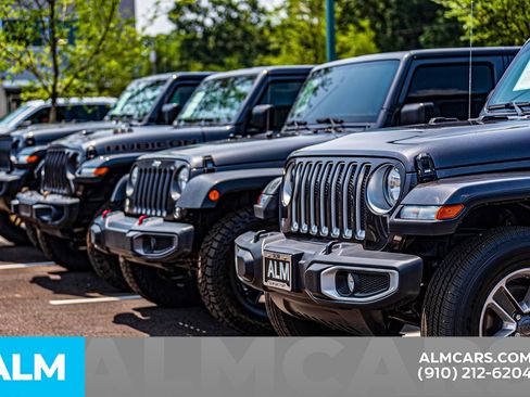 Used 2024 Nissan Rogue SV image 58