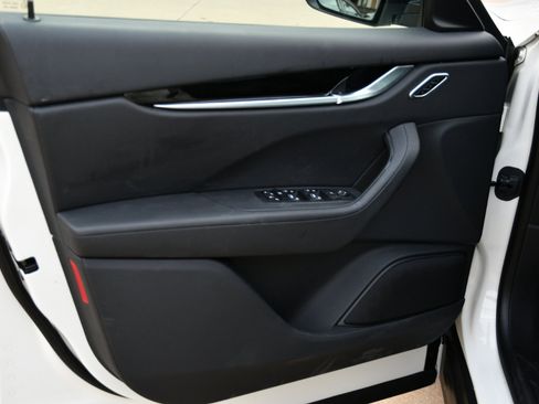 Used 2023 Maserati Levante Modena image 9