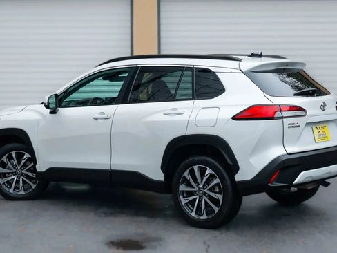 Used 2023 Toyota Corolla Cross XLE image 2