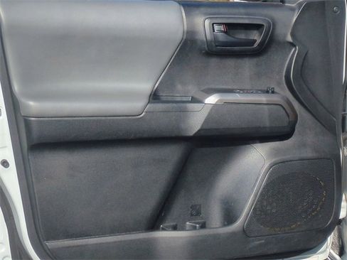 Used 2022 Toyota Tacoma TRD Off-Road image 19