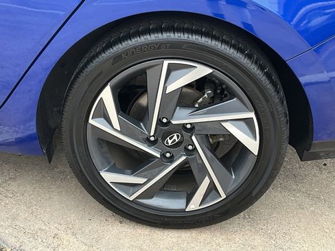 Used 2025 Hyundai Elantra SEL image 8