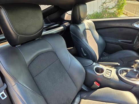 Used 2009 Nissan 370Z Touring image 24