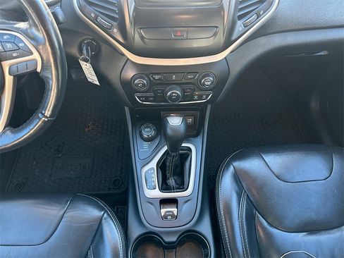 Used 2016 Jeep Cherokee Latitude w/ Cold Weather Group image 13