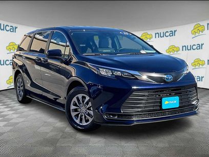 Used 2025 Toyota Sienna LE