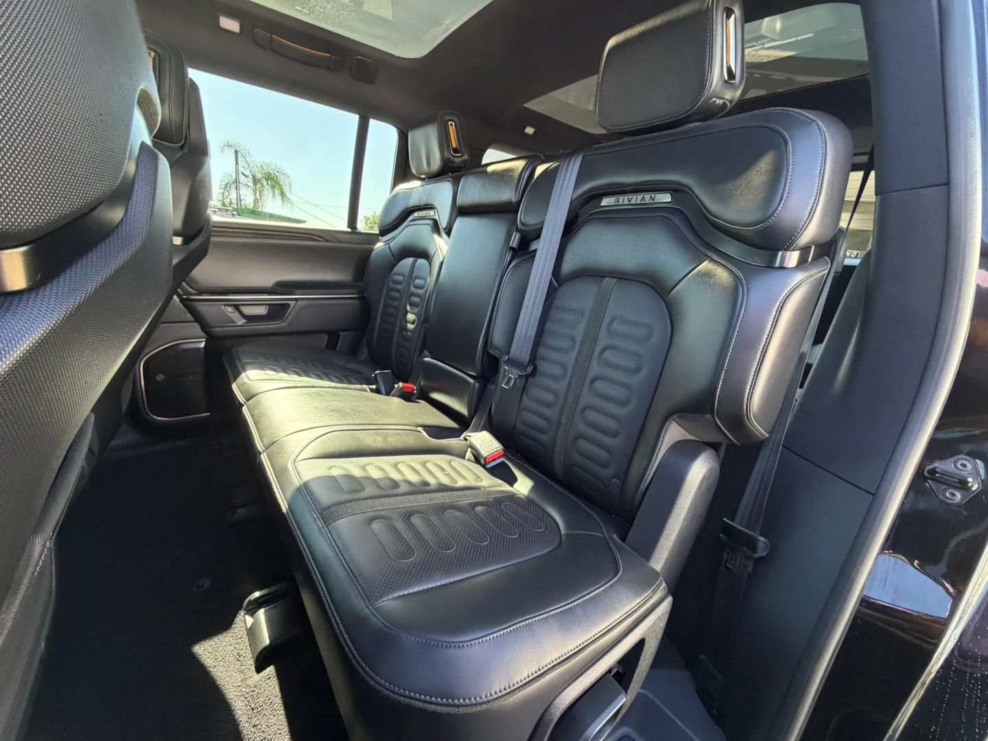 Used 2025 Rivian R1S Adventure Dual AWD/4WD image 33