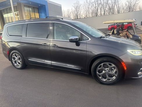 Used 2022 Chrysler Pacifica Limited image 4