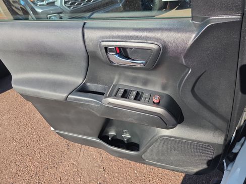 Certified 2019 Toyota Tacoma TRD Sport AWD/4WD image 14
