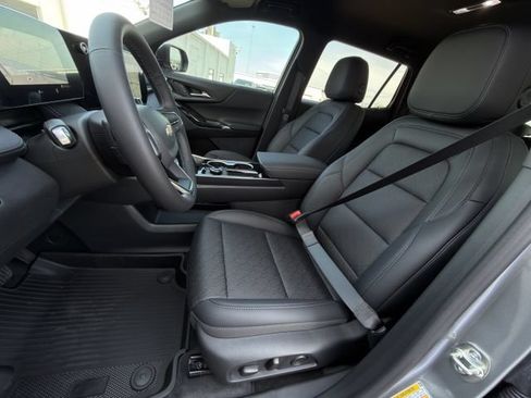 New 2026 Chevrolet Equinox LT w/ Convenience Package II FWD image 17