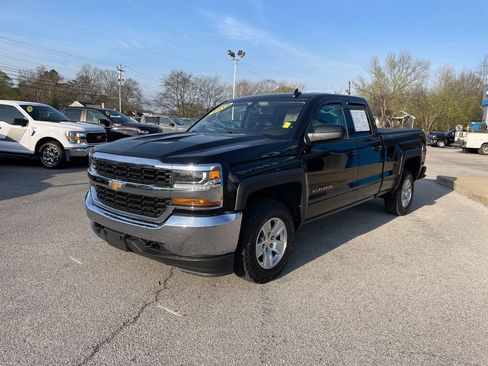 Used 2019 Chevrolet Silverado 1500 LT AWD/4WD image 3
