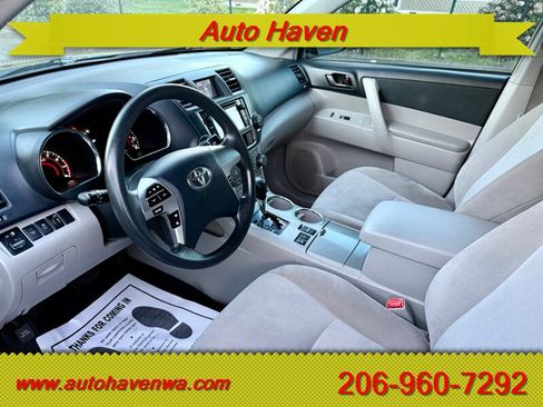 Used 2013 Toyota Highlander 4WD w/ Cold Weather Pkg image 10