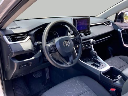 Used 2024 Toyota RAV4 XLE FWD image 17