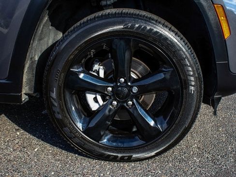 Used 2024 Jeep Grand Cherokee Altitude image 7