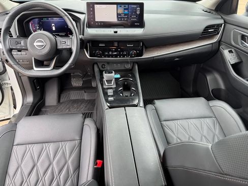 Certified 2024 Nissan Rogue Platinum w/ Platinum Premium Package FWD image 8