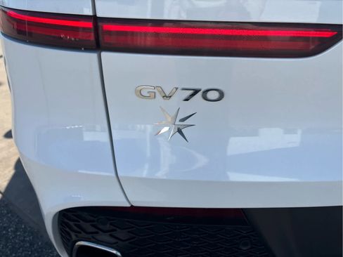 Used 2025 Genesis GV70 2.5T AWD/4WD image 7