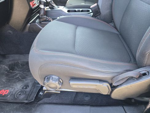 Used 2021 Jeep Gladiator Rubicon w/ Cold Weather Group AWD/4WD image 16
