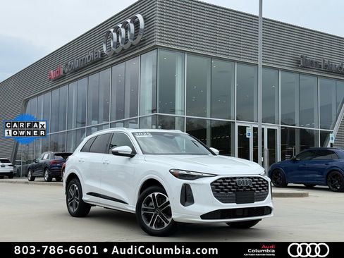 Used 2025 Audi Q5 Premium w/ Convenience Package image 2