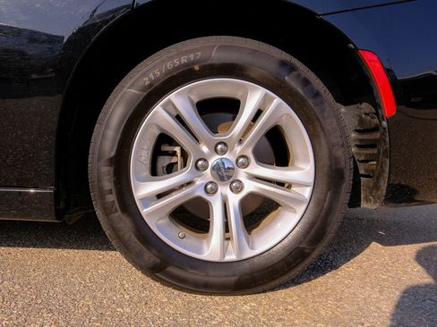 Used 2023 Dodge Charger SXT image 39