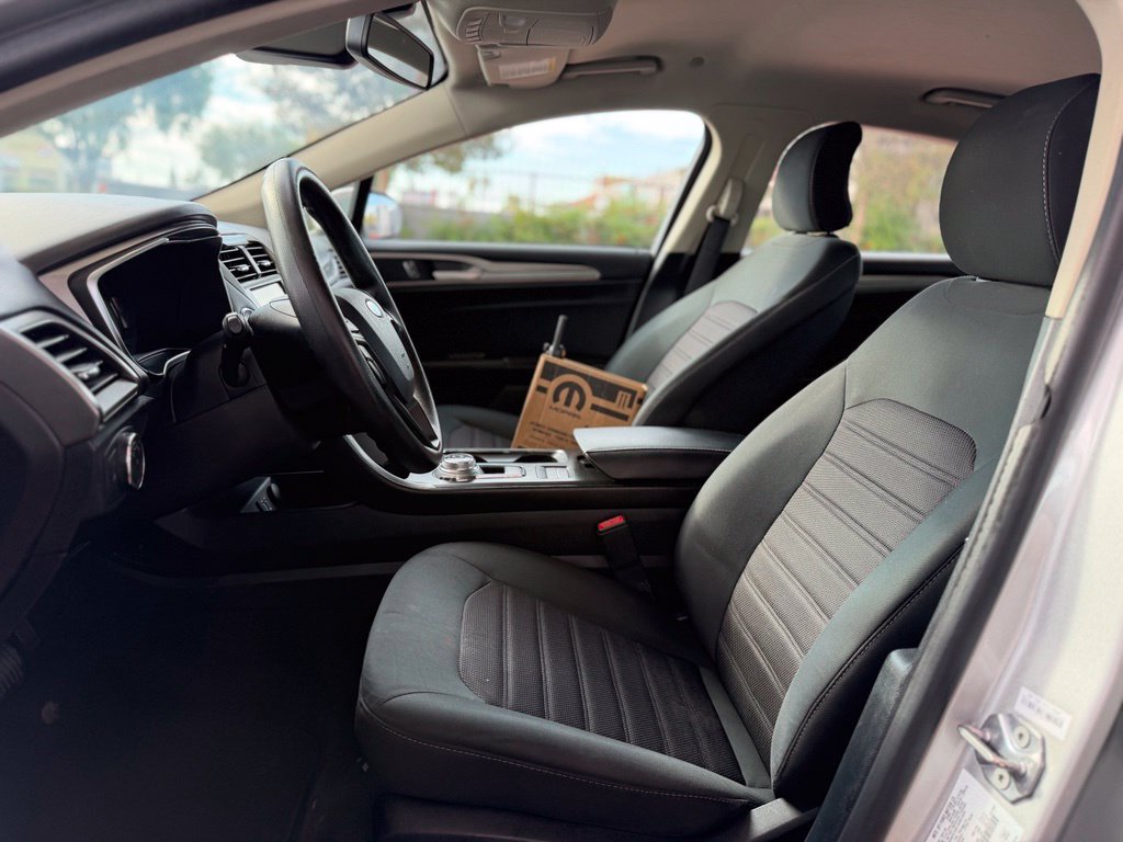 Used 2019 Ford Fusion SE FWD image 5