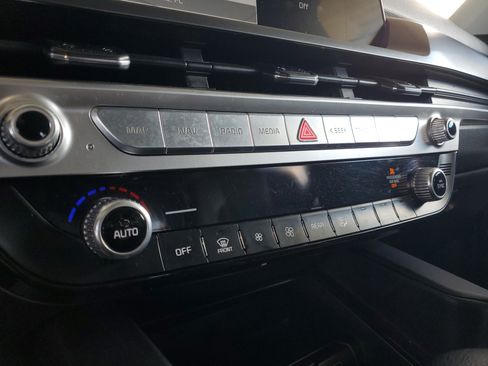 Used 2023 Kia Telluride LX AWD/4WD image 26