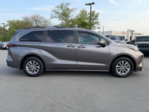 Used 2022 Toyota Sienna LE FWD image 8