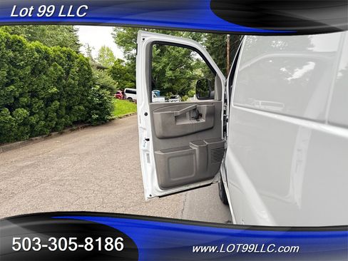 Used 2019 Chevrolet Express 3500 w/ Driver Convenience Package image 28