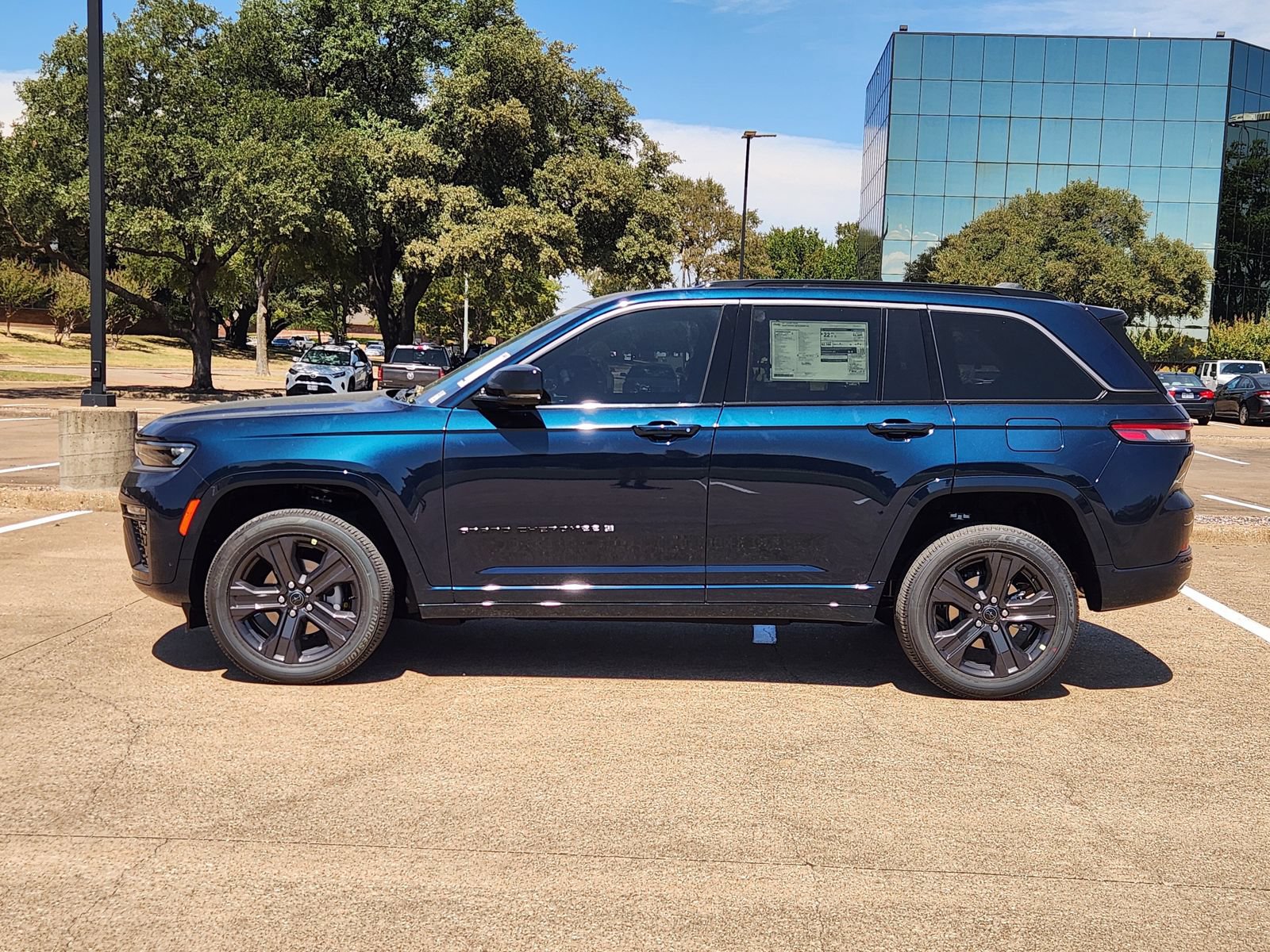New 2027 Jeep Grand Cherokee Limited AWD/4WD image 3