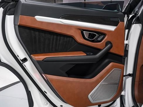 Used 2022 Lamborghini Urus image 29