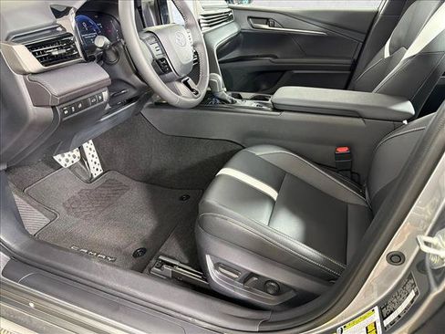 Used 2026 Toyota Camry SE FWD image 9