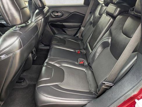 Used 2020 Jeep Cherokee Latitude Plus image 17