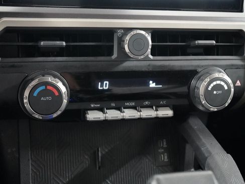 Used 2025 Toyota Tacoma TRD Off-Road AWD/4WD image 27
