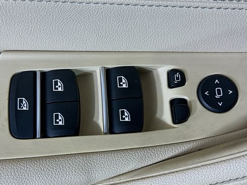 Used 2023 BMW 530i xDrive w/ Premium Package image 15