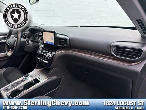 Used 2023 Ford Explorer Limited image 12