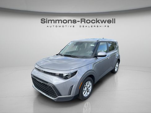 Used 2025 Kia Soul LX w/ LX Technology Package FWD image 1