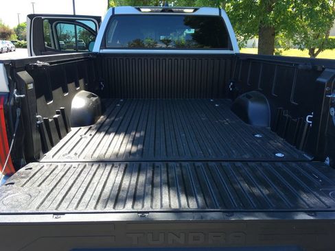 Used 2025 Toyota Tundra Limited AWD/4WD image 35