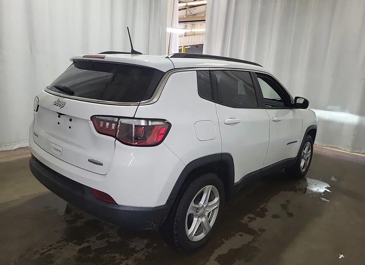 Used 2023 Jeep Compass Latitude w/ Convenience Group AWD/4WD image 4