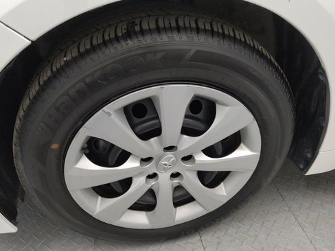 Used 2020 Toyota Corolla LE image 31